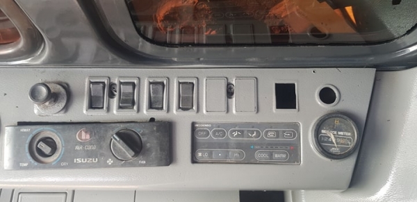 KOMATSU PC200-6 บูมยาว (086-5003800 ท่าม่วงแทรกเตอร์)