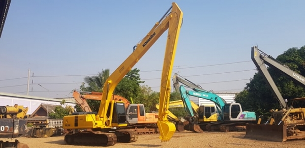 KOMATSU PC200-6 บูมยาว (086-5003800 ท่าม่วงแทรกเตอร์)