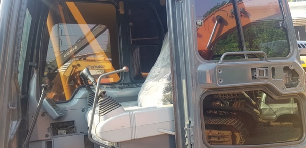 KOMATSU PC200-6 บูมยาว (086-5003800 ท่าม่วงแทรกเตอร์)