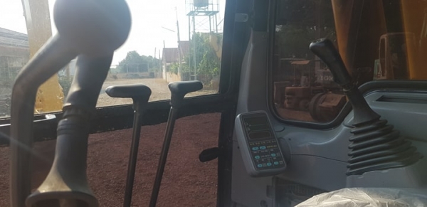 KOMATSU PC200-6 บูมยาว (086-5003800 ท่าม่วงแทรกเตอร์)