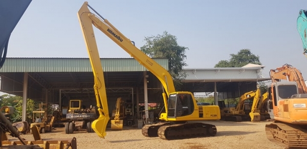 KOMATSU PC200-6 บูมยาว (086-5003800 ท่าม่วงแทรกเตอร์)