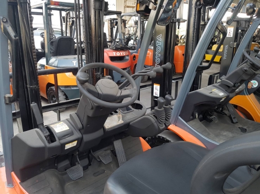 TOYOTA 2 ตัน รุ่น8  ดีเซล เสาสูง3.3เมตร  เกียร์ธรรมดา วิ่งน้อย 4,XXX ชม. ชมเครื่องจักร โฟล์คลิฟท์ รอก นับ1,000รายการจากญี่ปุ่นwww.paholgroup.com