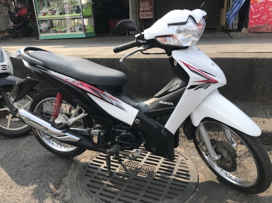 ขายรถปี61 Honda Wave110i เครื่องหัวฉีด ดิสเบรค รถพร้อมใช้ เอกสารเล่มทะเบียนครบ อยู่ห้วยขวาง กทม.ขายถ