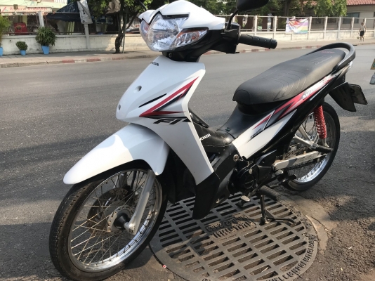 ขายรถปี61 Honda Wave110i เครื่องหัวฉีด ดิสเบรค รถพร้อมใช้ เอกสารเล่มทะเบียนครบ อยู่ห้วยขวาง กทม.ขายถ