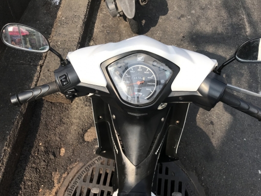 ขายรถปี61 Honda Wave110i เครื่องหัวฉีด ดิสเบรค รถพร้อมใช้ เอกสารเล่มทะเบียนครบ อยู่ห้วยขวาง กทม.ขายถ