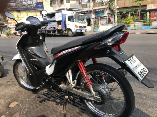 ขายรถปี61 Honda Wave110i เครื่องหัวฉีด ดิสเบรค รถพร้อมใช้ เอกสารเล่มทะเบียนครบ อยู่ห้วยขวาง กทม.ขายถ
