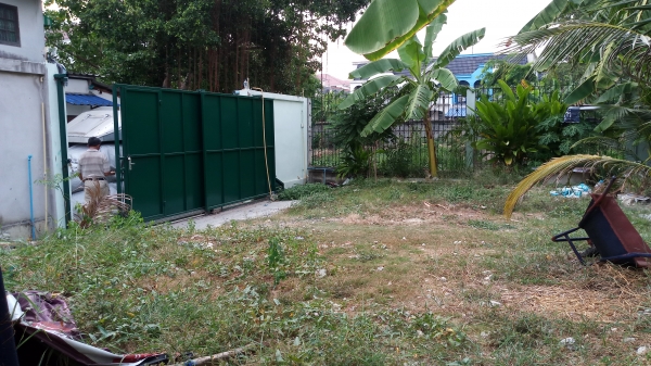 ขาย-ให้เช่า   บ้านก่อสร้างใหม่ชั้นเดียวบ้านกว้าง8x6เมตร พร้อมที่ดินกว้าง14x18เมตร ติดคลองบางปิ้งที่ดิน 62 ตารางวา ที่ดินสูงถมแล้วถนนคอนกรีตน้ำไฟพร้อมด้านหน้าติด7และโลตัสเอ็กเพส ใกล้สี่แยกเทพารักษ์ รถไฟฟ้ากำลังสร้างใหม่ เดินทางสะดวก  ซอยหมู่บ้านเฟื่องฟ้า เ