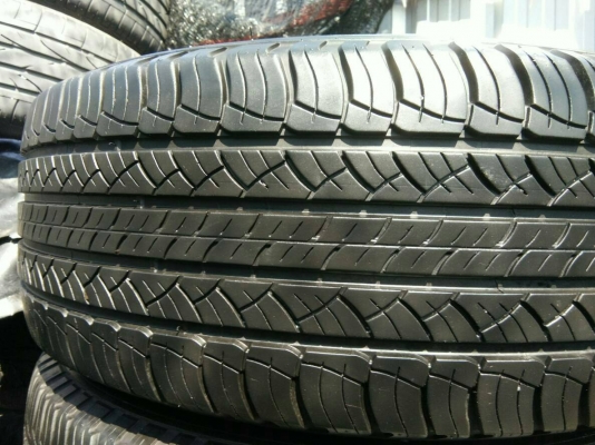 ขายยาง 265/60R18 มิชลิน ปี17 ดอกเต็มสวยสดมาก ชุดละ 6900 บาท พร้อมใส่ ถ่วง ฟรี ขายยาง 265/60R18 มิชลิน ปี17 ดอกเต็มสวยสดมาก ชุดละ 6900 บาท พร้อมใส่ ถ่วง ฟรี