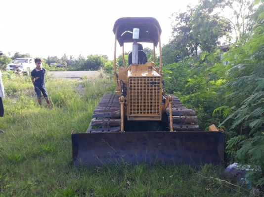 ขายรถแทรคเตอร์ KOMATSU D20P-5 สไลด์ใบมีด ราคา 185000