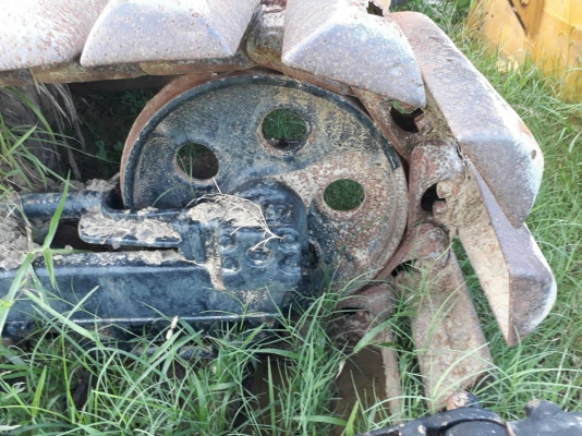 ขายรถแทรคเตอร์ KOMATSU D20P-5 สไลด์ใบมีด ราคา 185000 ขายรถแทรคเตอร์ KOMATSU D20P-5 สไลด์ใบมีด ราคา 185000