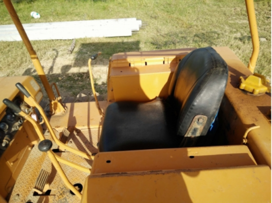 แทรกเตอร์ KOMATSU 40P พร้อมใช้ แทรกเตอร์ KOMATSU 40P พร้อมใช้
