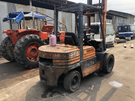 โฟร์คลิฟ TOYOTY 3ตัน เสา4เมตร โฟร์คลิฟ TOYOTY 3ตัน เสา4เมตร