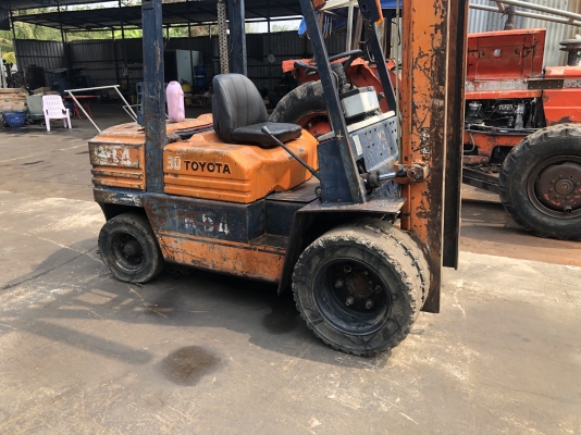 โฟร์คลิฟ TOYOTY 3ตัน เสา4เมตร