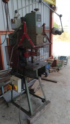 เครื่องพั้นรู เครื่องปั้ม