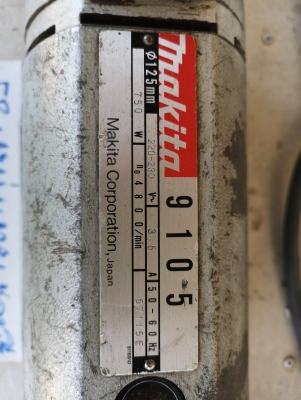 ขายเครื่องเจียร์คอยาว 125 mm. ขัดสแตนเลส ยี่ห้อ MAKITA รุ่น 9105 ขายเครื่องเจียร์คอยาว 125 mm. ขัดสแตนเลส ยี่ห้อ MAKITA รุ่น 9105