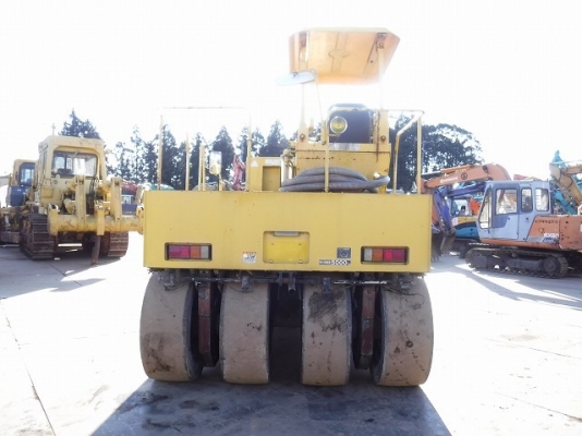 ขายบดล้อยาง7ล้อ ยี่ห้อ SAKAI รุ่น T600C