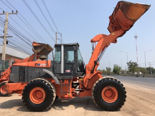 ขายรถตักล้อยาง HITACHI ZW250 ปี 2012 นำเข้าเองจากญี่ปุ่น สภาพสวยพร้อมใช้ มีVDOการทำงานครับ ขายรถตักล้อยาง HITACHI ZW250 ปี 2012 นำเข้าเองจากญี่ปุ่น สภาพสวยพร้อมใช้ มีVDOการทำงานครับ