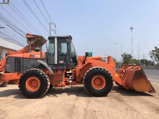 ขายรถตักล้อยาง HITACHI ZW250 ปี 2012 นำเข้าเองจากญี่ปุ่น สภาพสวยพร้อมใช้ มีVDOการทำงานครับ ขายรถตักล้อยาง HITACHI ZW250 ปี 2012 นำเข้าเองจากญี่ปุ่น สภาพสวยพร้อมใช้ มีVDOการทำงานครับ