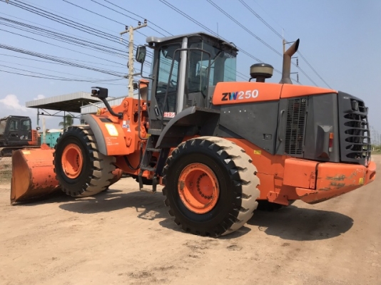 ขายรถตักล้อยาง HITACHI ZW250 ปี 2012 นำเข้าเองจากญี่ปุ่น สภาพสวยพร้อมใช้ มีVDOการทำงานครับ ขายรถตักล้อยาง HITACHI ZW250 ปี 2012 นำเข้าเองจากญี่ปุ่น สภาพสวยพร้อมใช้ มีVDOการทำงานครับ