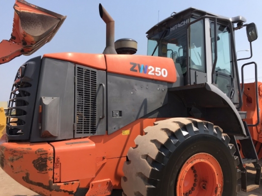 ขายรถตักล้อยาง HITACHI ZW250 ปี 2012 นำเข้าเองจากญี่ปุ่น สภาพสวยพร้อมใช้ มีVDOการทำงานครับ ขายรถตักล้อยาง HITACHI ZW250 ปี 2012 นำเข้าเองจากญี่ปุ่น สภาพสวยพร้อมใช้ มีVDOการทำงานครับ