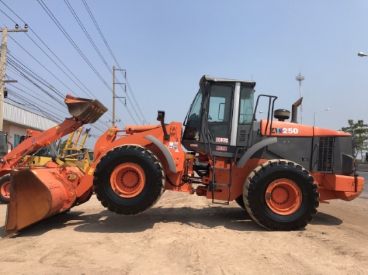 ขายรถตักล้อยาง HITACHI ZW250 ปี 2012 นำเข้าเองจากญี่ปุ่น สภาพสวยพร้อมใช้ มีVDOการทำงานครับ ขายรถตักล้อยาง HITACHI ZW250 ปี 2012 นำเข้าเองจากญี่ปุ่น สภาพสวยพร้อมใช้ มีVDOการทำงานครับ