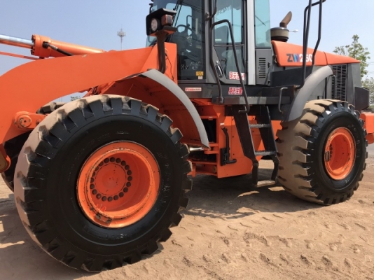 ขายรถตักล้อยาง HITACHI ZW250 ปี 2012 นำเข้าเองจากญี่ปุ่น สภาพสวยพร้อมใช้ มีVDOการทำงานครับ ขายรถตักล้อยาง HITACHI ZW250 ปี 2012 นำเข้าเองจากญี่ปุ่น สภาพสวยพร้อมใช้ มีVDOการทำงานครับ