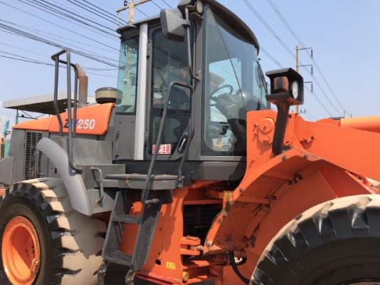 ขายรถตักล้อยาง HITACHI ZW250 ปี 2012 นำเข้าเองจากญี่ปุ่น สภาพสวยพร้อมใช้ มีVDOการทำงานครับ ขายรถตักล้อยาง HITACHI ZW250 ปี 2012 นำเข้าเองจากญี่ปุ่น สภาพสวยพร้อมใช้ มีVDOการทำงานครับ
