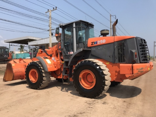 ขายรถตักล้อยาง HITACHI ZW250 ปี 2012 นำเข้าเองจากญี่ปุ่น สภาพสวยพร้อมใช้ มีVDOการทำงานครับ ขายรถตักล้อยาง HITACHI ZW250 ปี 2012 นำเข้าเองจากญี่ปุ่น สภาพสวยพร้อมใช้ มีVDOการทำงานครับ
