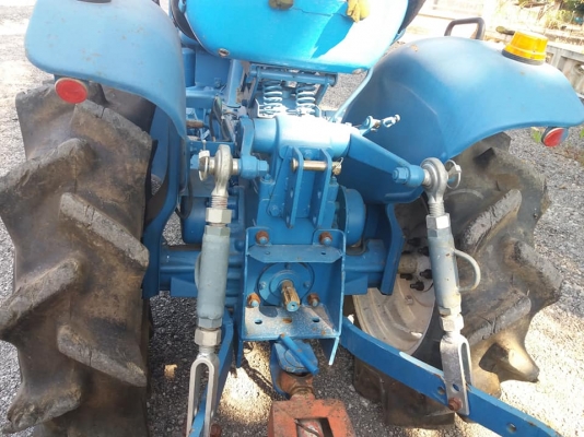 ขายรถแทรกเตอร์ยี่ห้อ HINOMOTO รุ่น E14 D เพลาเดียวพร้อมเทลเลอร์  ราคา 65,000 บาท  สนใจสอบถาม 084-9997463