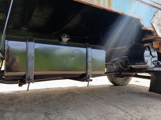 Isuzu หัวยาว เพลาเดียว ,ดั๊ม ,กะบะไม้  พวงมาลัยพาวเวอร์, ช่วงล่างใหญ่  เครื่อง EH700 (170 แรงม้า) 6 เกียร์ ยางเต็ม  สภาพพร้อมใช้งาน