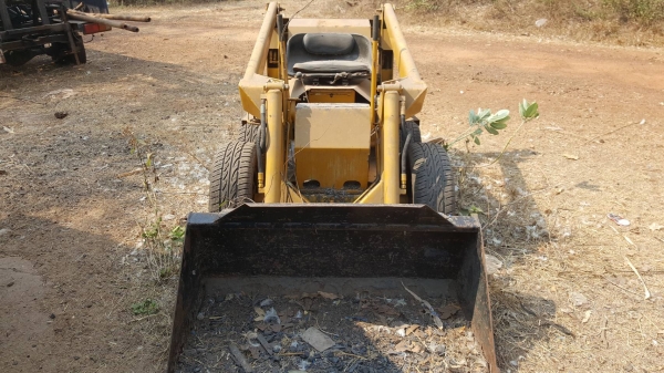 ขาย รถตักเล็ก BOBCAT CLARK 315 สภาพดี ซื้อมาจอดไว้ไม่ค่อยได้ใช้งาน