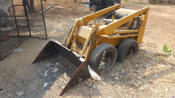 ขาย รถตักเล็ก BOBCAT CLARK 315 สภาพดี ซื้อมาจอดไว้ไม่ค่อยได้ใช้งาน