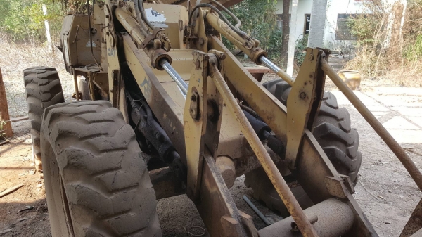 ขายตามสภาพ รถตัก CAT 910 80U รถต้องเก็บเช็คสภาพก่อนใช้งาน เครื่องไม่ติด เกียร์ดี ยางสวย ราคาต่อรองได้