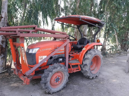 ขายแพ๊คคู่รถตักJh60กับรถไถคูต้า32แรงใช้งานน้อยโทร.088-4811062