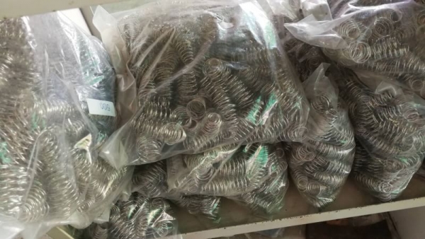 300 บ. ส่งถึงบ้านฟรี โทร 083-2000058 LINE ID: line832923 สปริงดันขนาดต่างๆตามภาพ เป็นลักษณะแบบก้นหอย