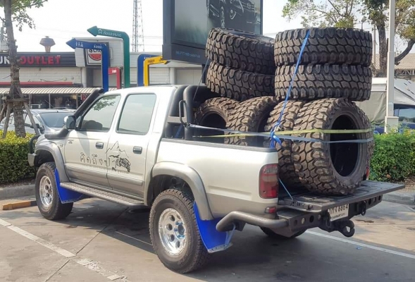 ขายยาง Mud 33&quot; ขอบ 20 ของใหม่ปลายปี 17 ชุดละ 16,800