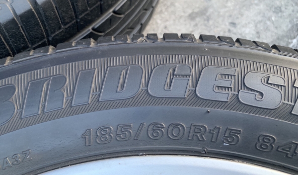 แม็ก Toyota Yaris ลาย 8 ก้าน ขอบ 15 พร้อมยาง 185-60-15 Bridgestone ปี 14