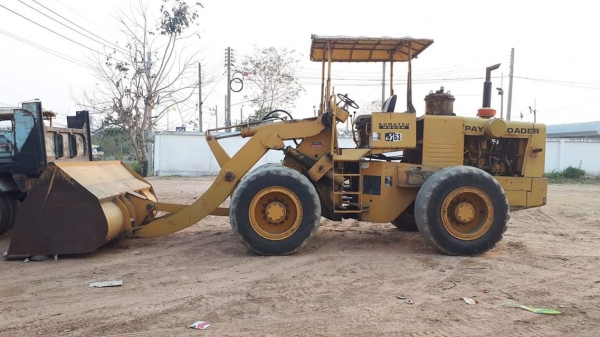 ขาย 390,000 JH63K/KOMATSU เอวอ่อนเครื่องดีปั้มแรงแถมยางให้อีก2เส้น รถสวยสภาพนางฟ้าพร้อมใช้งาน รถจอดที่ นางรองบุรีรัมย์ โทร 0813531946 ต่อ.บางนา