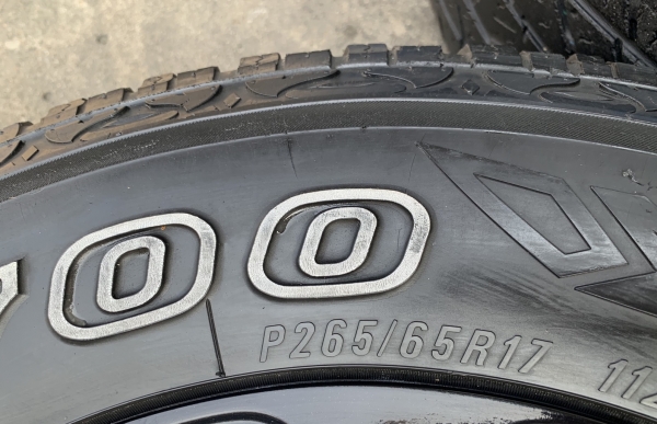 แม็ก Ford Ranger ขอบ 17 สีดำปัดเงา พร้อมยาง 265-65-17 Maxxis ปี 15