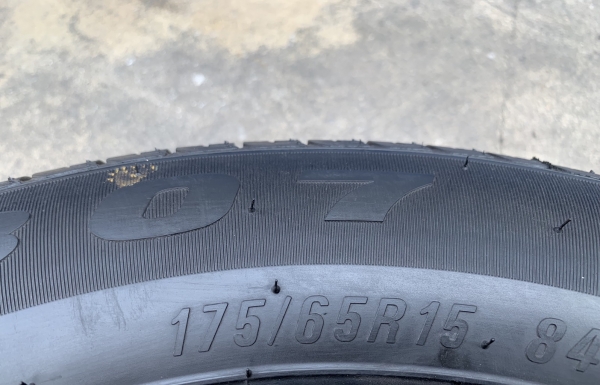ยางใหม่ป้ายแดง 175-65-15 Maxxis ปลายปี 18 ตุ่มเด้ง เส้นสีจัด ยางใหม่ป้ายแดง 175-65-15 Maxxis ปลายปี 18 ตุ่มเด้ง เส้นสีจัด