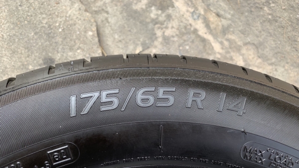 ยาง 175-65-14 Michelin ปี 16 ดอกยางหนานิ่ม เต็มๆทุกเส้น ยาง 175-65-14 Michelin ปี 16 ดอกยางหนานิ่ม เต็มๆทุกเส้น
