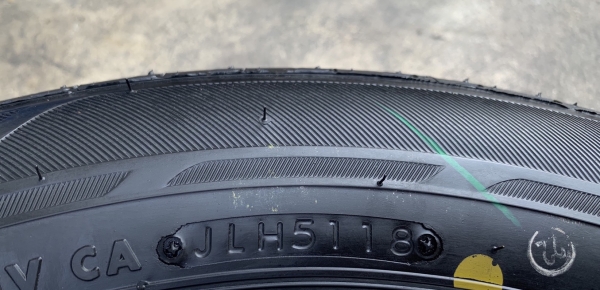 ยางใหม่ป้ายแดง Bridgestone 185-60-15 ลงพื้นปี 19 ใหม่มาก ไม่เคยสัมผัสพื้นถนน