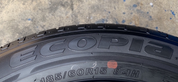 ยางใหม่ป้ายแดง Bridgestone 185-60-15 ลงพื้นปี 19 ใหม่มาก ไม่เคยสัมผัสพื้นถนน ยางใหม่ป้ายแดง Bridgestone 185-60-15 ลงพื้นปี 19 ใหม่มาก ไม่เคยสัมผัสพื้นถนน