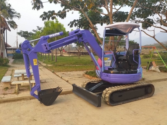 ขายรถขุด Komatsu PC28UU-3 เครื่องKomatsu 3สูบ เครื่องยนต์3D82 คอนโทรลสั้น ปั้มนิ้ว แทรคยาง มีหลังคา 