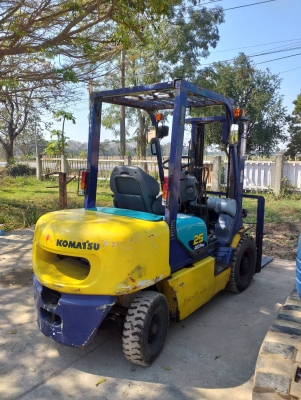 ขายรถยกโฟล์คลิฟท์ Komatsu FD25C-14 ขนาด 2.5 ตัน เชื้อเพลิงดีเซล เครื่องโคมัสสุ 4 สูบ เครื่องยนต์ 4D94E เกียร์ธรรมดา เสาสูง 3 เมตร ยางลมคู่หน้า-หลัง รถเดิมๆเก่านอก มีเอกสาร
