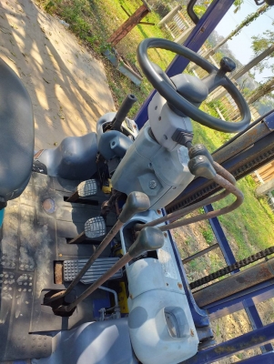 ขายรถยกโฟล์คลิฟท์ Komatsu FD25C-14 ขนาด 2.5 ตัน เชื้อเพลิงดีเซล เครื่องโคมัสสุ 4 สูบ เครื่องยนต์ 4D94E เกียร์ธรรมดา เสาสูง 3 เมตร ยางลมคู่หน้า-หลัง รถเดิมๆเก่านอก มีเอกสาร