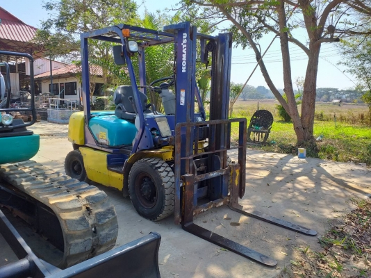 ขายรถยกโฟล์คลิฟท์ Komatsu FD25C-14 ขนาด 2.5 ตัน เชื้อเพลิงดีเซล เครื่องโคมัสสุ 4 สูบ เครื่องยนต์ 4D94E เกียร์ธรรมดา เสาสูง 3 เมตร ยางลมคู่หน้า-หลัง รถเดิมๆเก่านอก มีเอกสาร