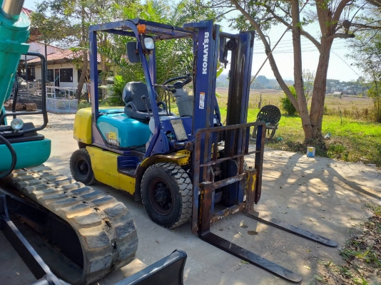 ขายรถยกโฟล์คลิฟท์ Komatsu FD25C-14 ขนาด 2.5 ตัน เชื้อเพลิงดีเซล เครื่องโคมัสสุ 4 สูบ เครื่องยนต์ 4D94E เกียร์ธรรมดา เสาสูง 3 เมตร ยางลมคู่หน้า-หลัง รถเดิมๆเก่านอก มีเอกสาร