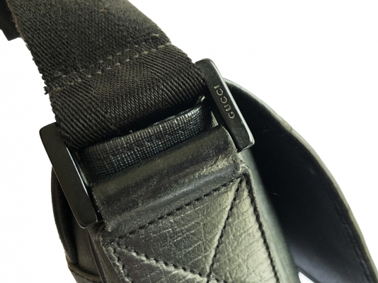 (ปิดการขาย) Gucci Black GG Coated PVC Messenger Bag (สภาพดี อุปกรณ์ ถุง,ใบ ครบ)