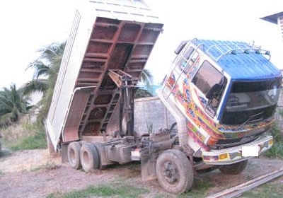 ขาย Isuzu Roccy สิบล้อสองเพลาดั้มพ์ ห้างเดิมๆ สภาพดี พร้อมใช้ โทร 088-4501277